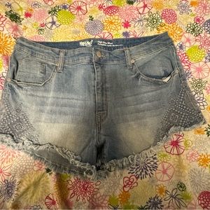 Mossimo | high rise short with embroidery detailing | 18